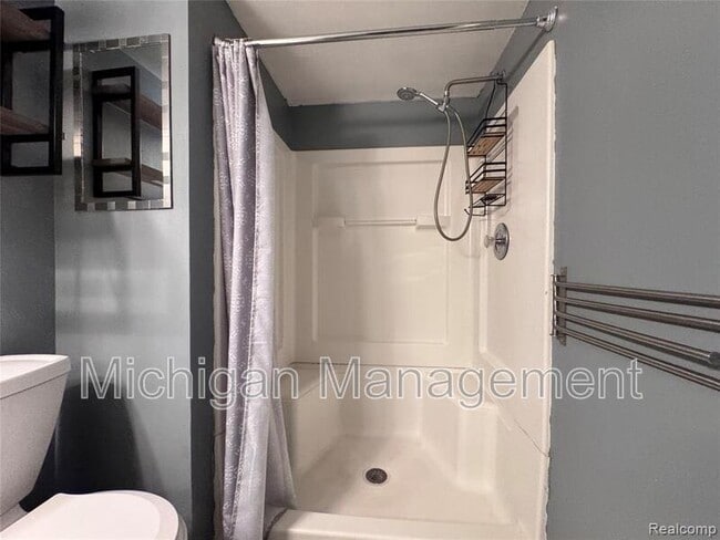 Building Photo - 2150 Pauline Blvd