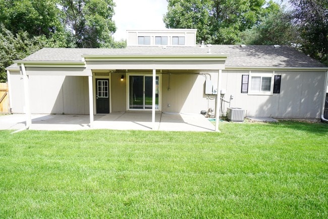 Building Photo - 5025 E Weaver Ave