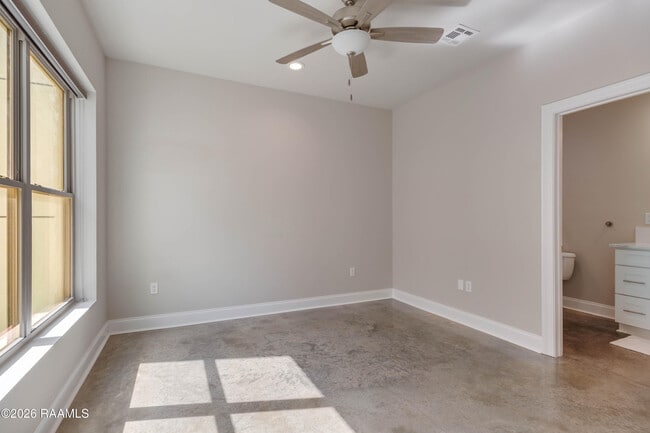 Building Photo - 102 Canvasback Dr