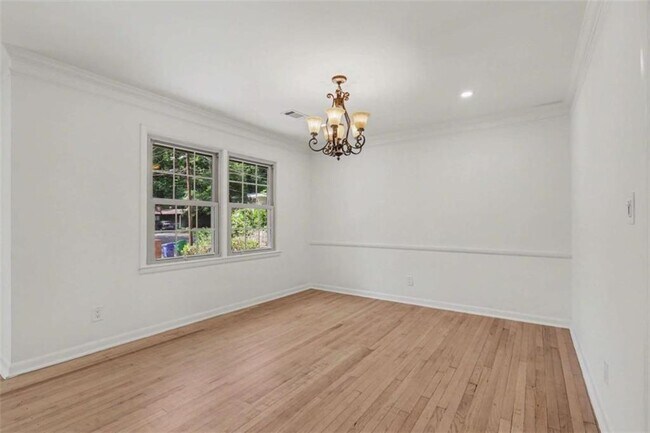 Building Photo - 3582 Cloudland Dr