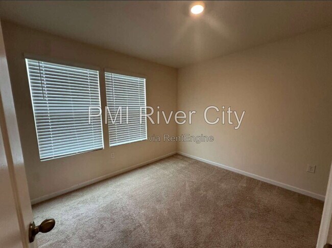 Building Photo - 523 Spanish Oaks Way