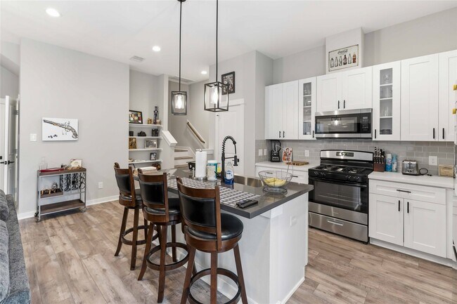 Building Photo - 417 Stonework Garden Ln