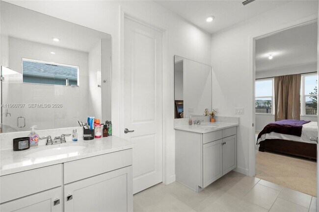 Building Photo - 13461 SW Bally Dr