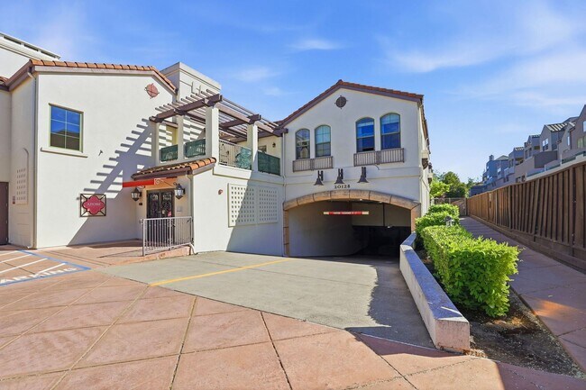 Building Photo - Availabe Now!