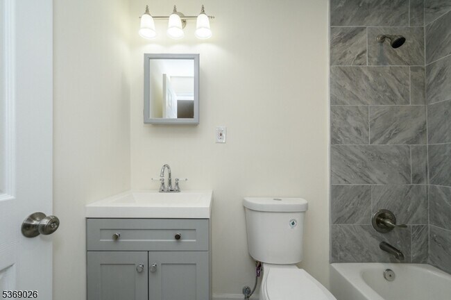 Building Photo - 287 Orange St