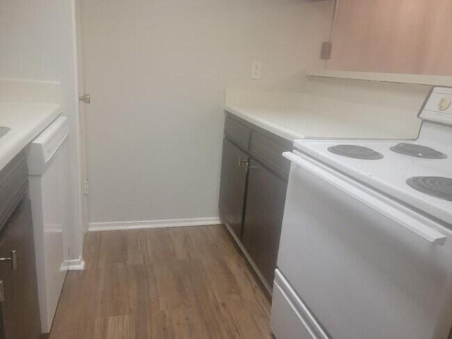 Kitchen - 5831 Harvest Hill Rd