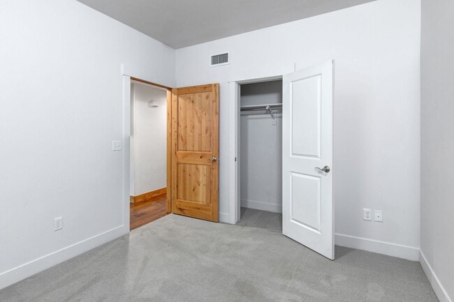 Building Photo - Unfurnished Condo Retreat with Modern Comf...