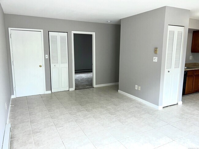 Building Photo - 144 Aspetuck Vlg