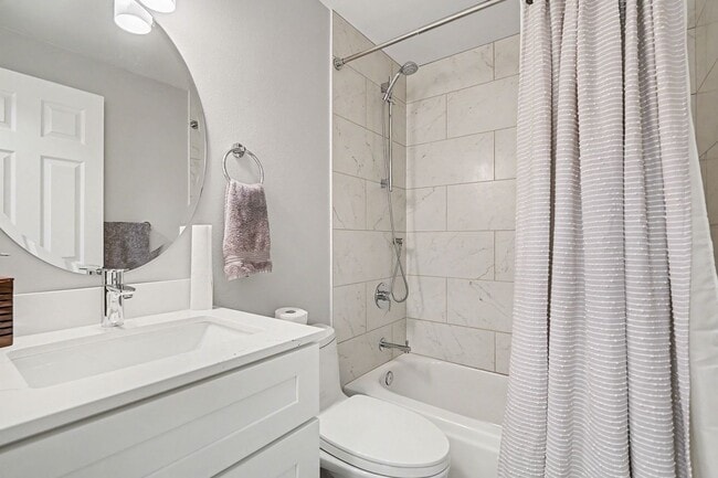 Building Photo - 3bd/3ba Seattle Home