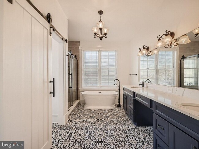 Building Photo - 2100 Rosalie Ave