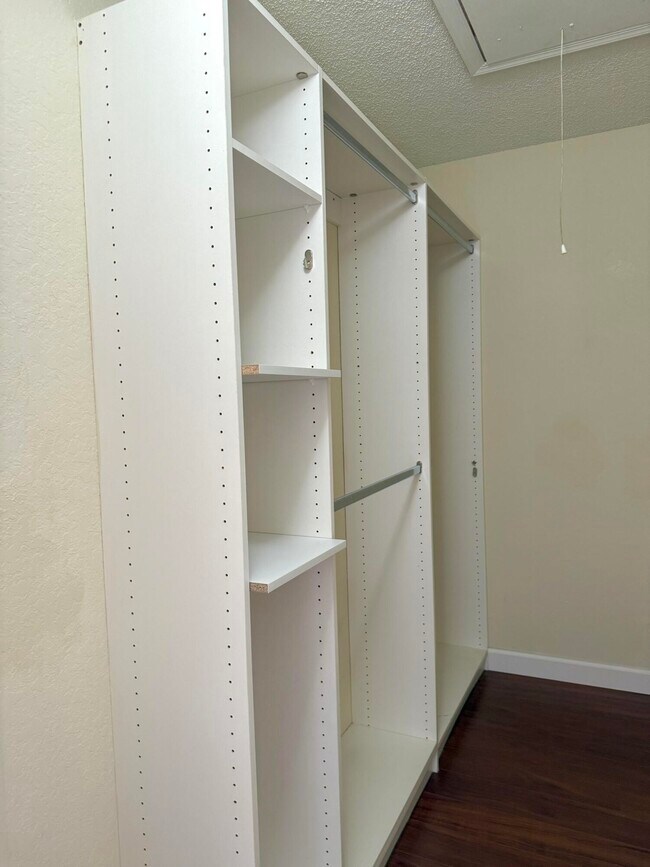 Building Photo - 18292 Clear Brook Cir