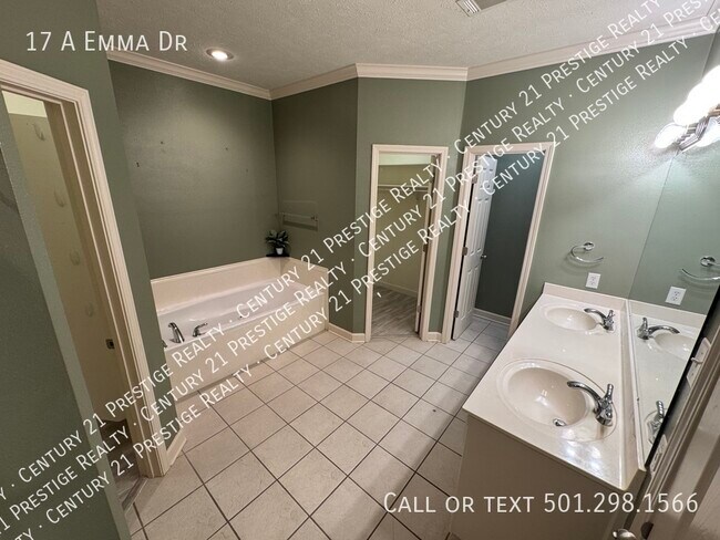 Building Photo - 17 Emma Dr