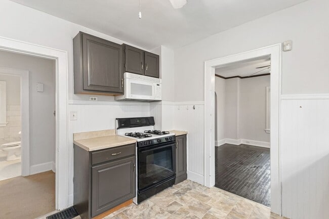 Building Photo - MADISONVILLE - Charming 3+ Bed Cape Cod