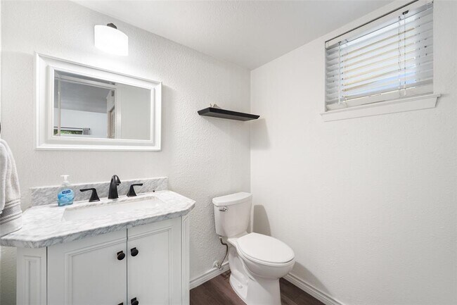 Building Photo - 1135 Barton Hills Dr