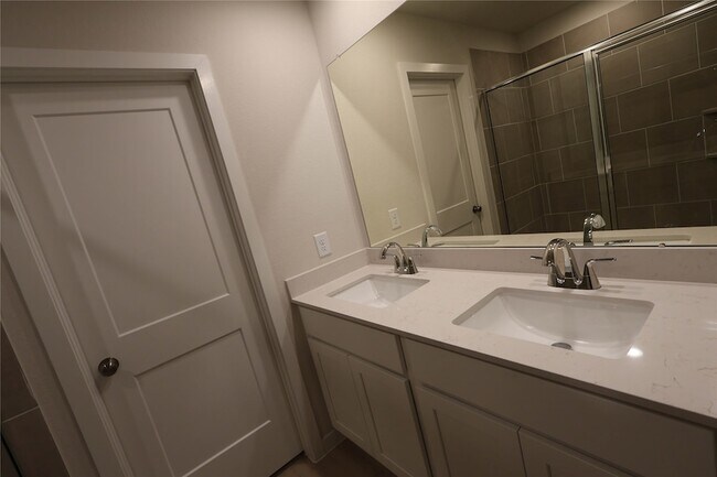 Building Photo - 7757 Bergamot Cir
