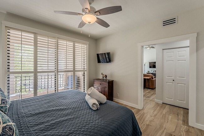 Building Photo - Fully Remodeled 2-Bedroom Condo at the Scottsdale Racquet Club!