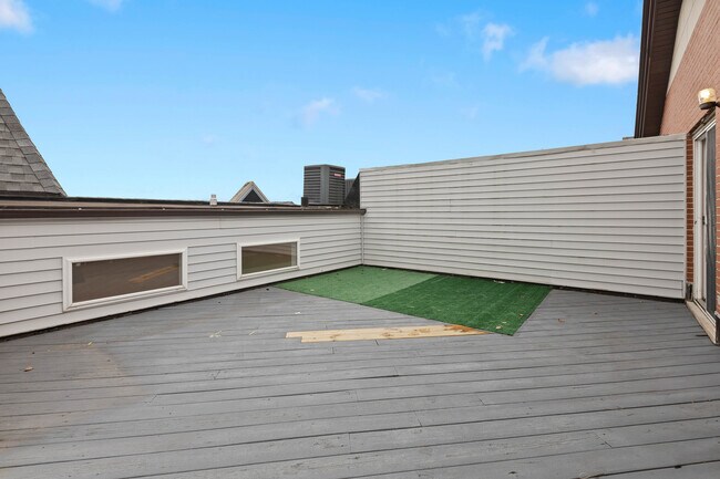 Building Photo - 4800 S St Lawrence Ave