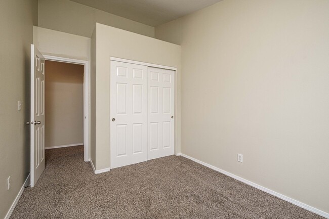 Building Photo - NO APPLICATION FEE: 3 Bedroom 2.5 Bath Tow...