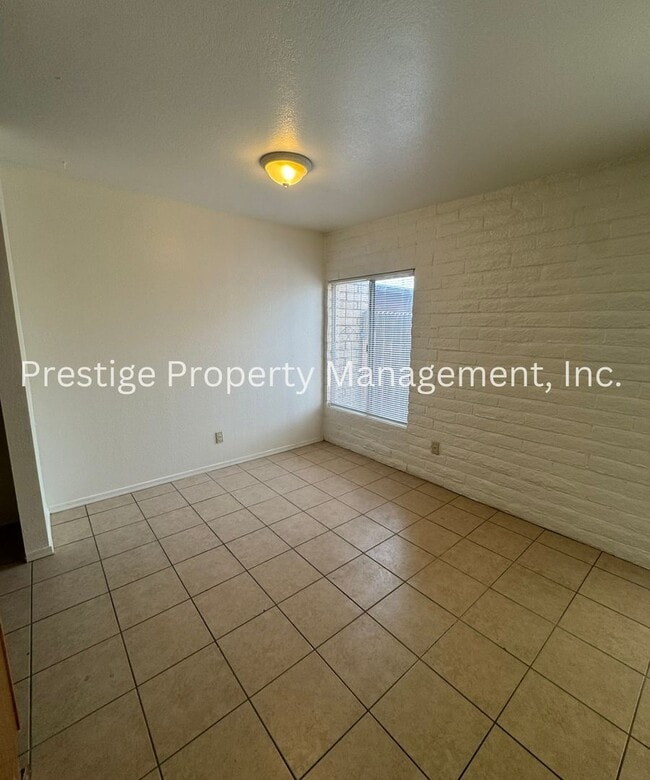 Building Photo - 2115-2117 N Bell Ave