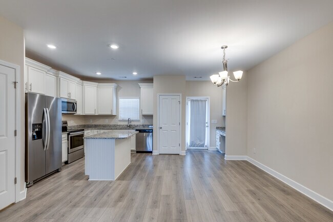 Building Photo - 2029 Serenity St