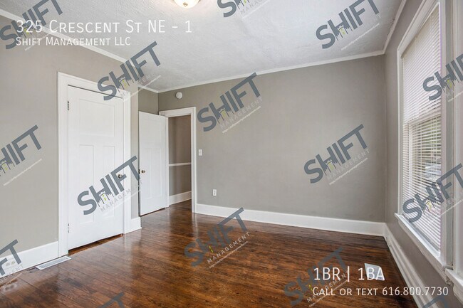 Building Photo - 325 Crescent St NE