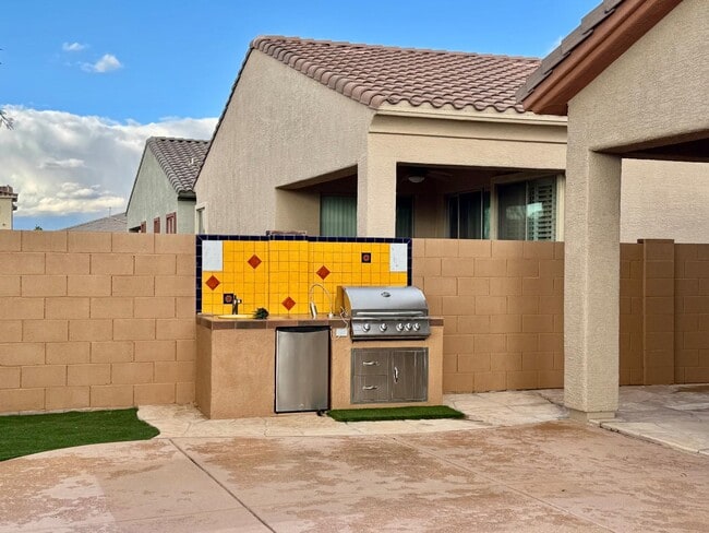 Building Photo - 13743 N High Mountain View Pl