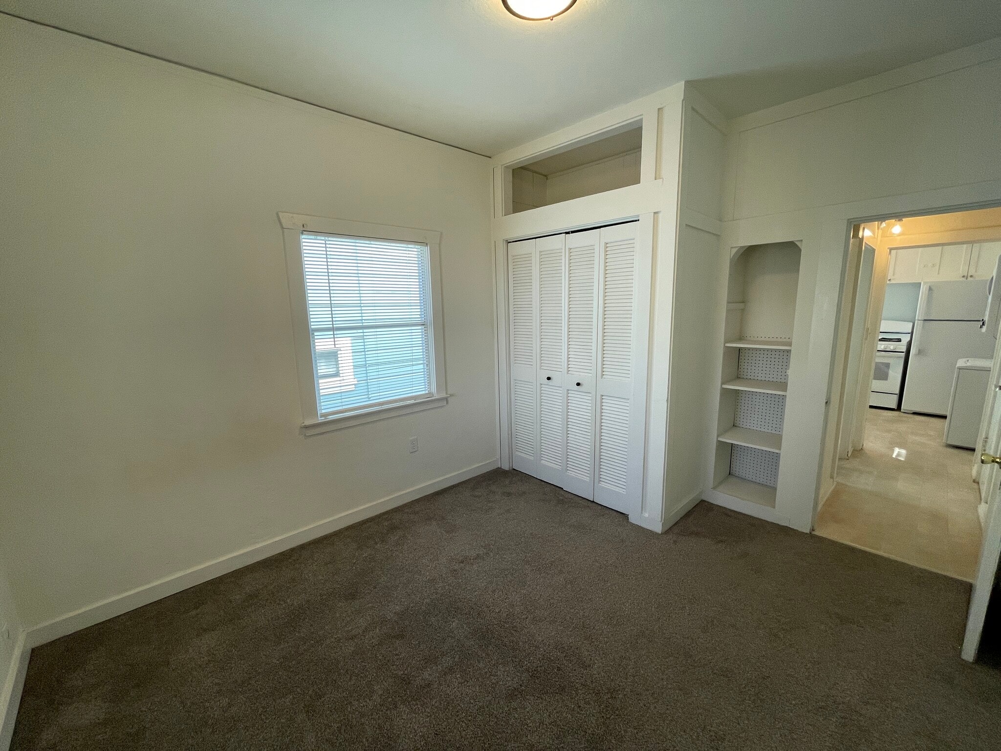 Building Photo - 418 W Main St