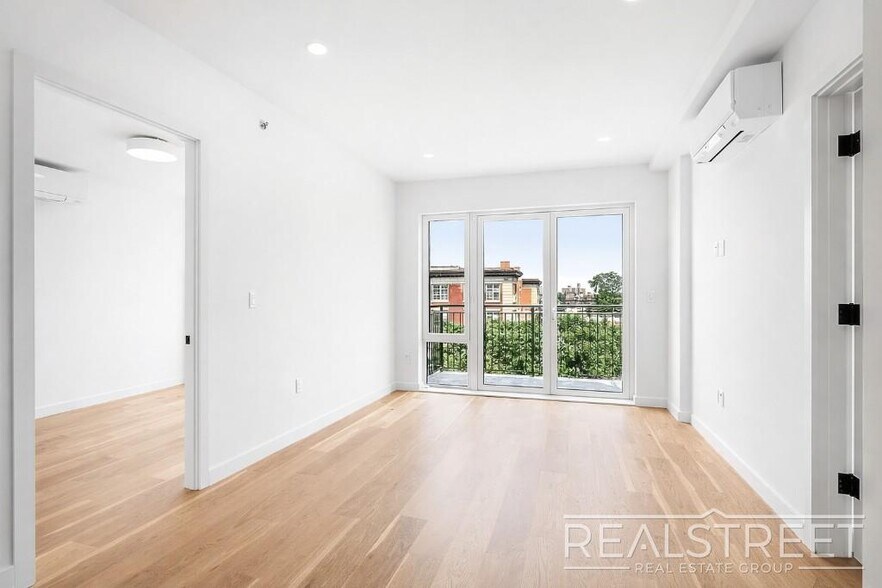 Building Photo - Rogers Avenue