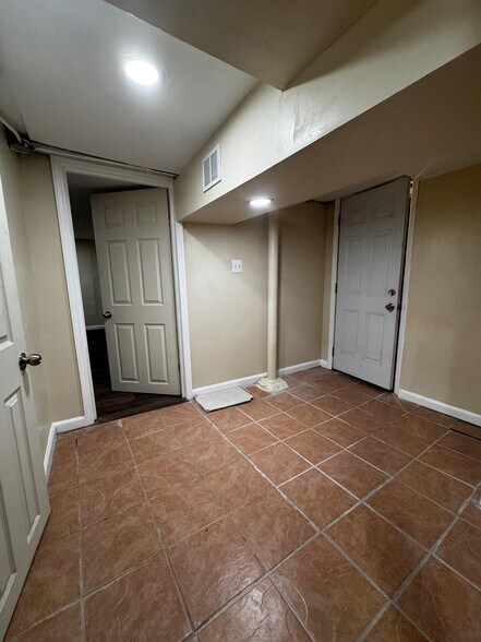 Building Photo - 51 Poe Ave