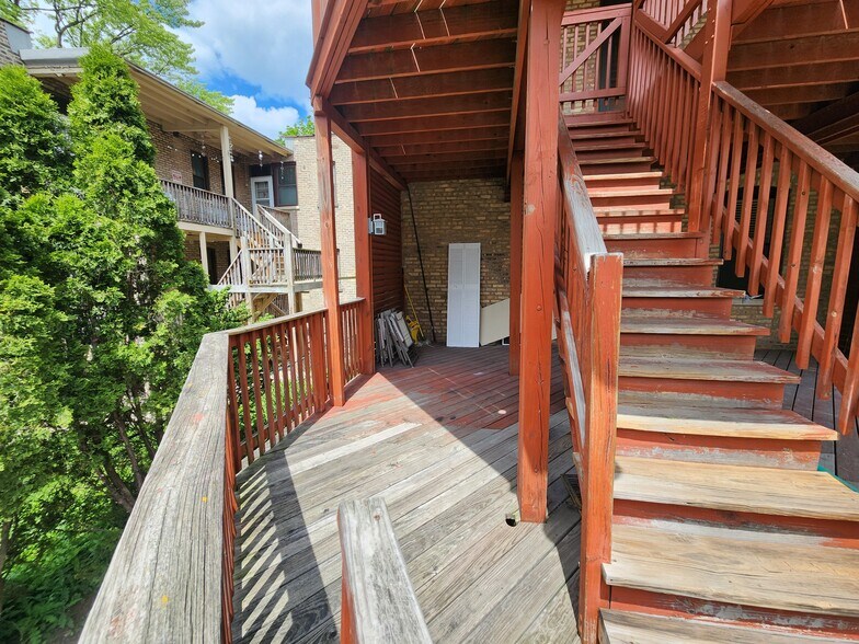 Building Photo - 5453 W Giddings St