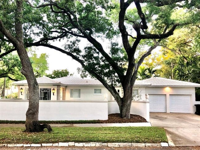 Building Photo - 1801 Beach Dr NE