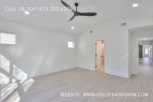 Building Photo - 402 E Trinity Ln