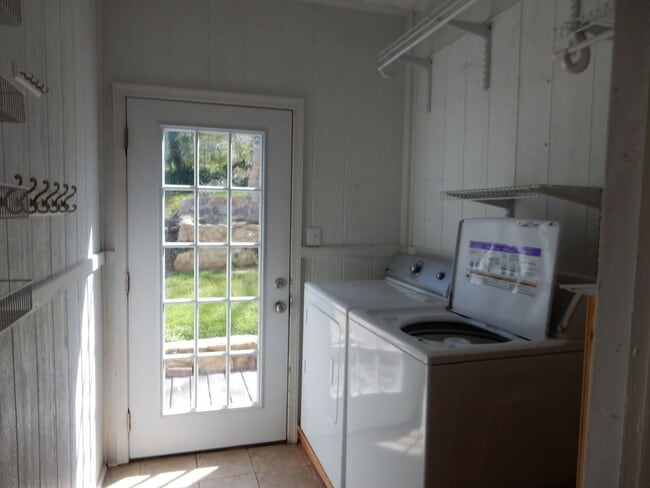 Building Photo - Grandin Court Foursquare convenient to SW ...