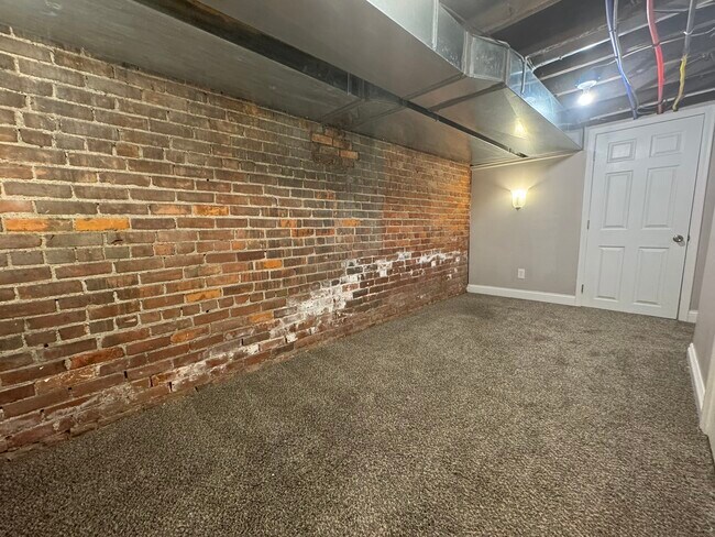 Building Photo - 3531 2nd Ave