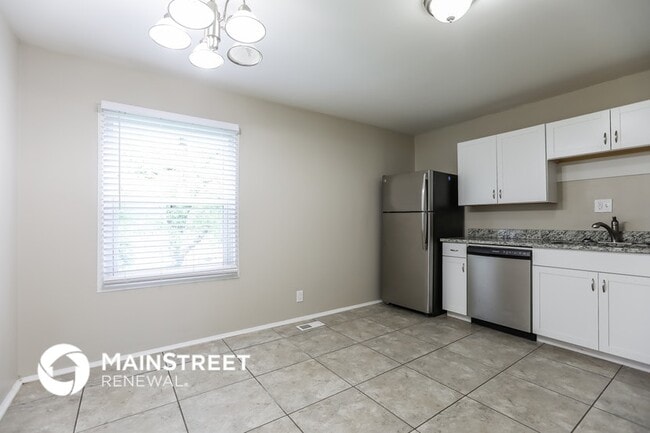 Building Photo - 15316 White Ave