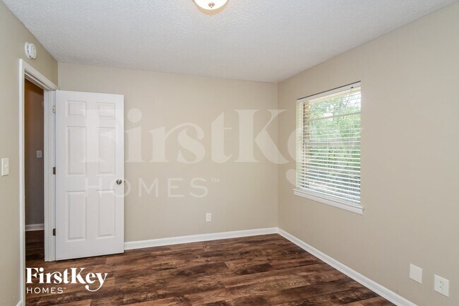 Building Photo - 1207 7th Ave