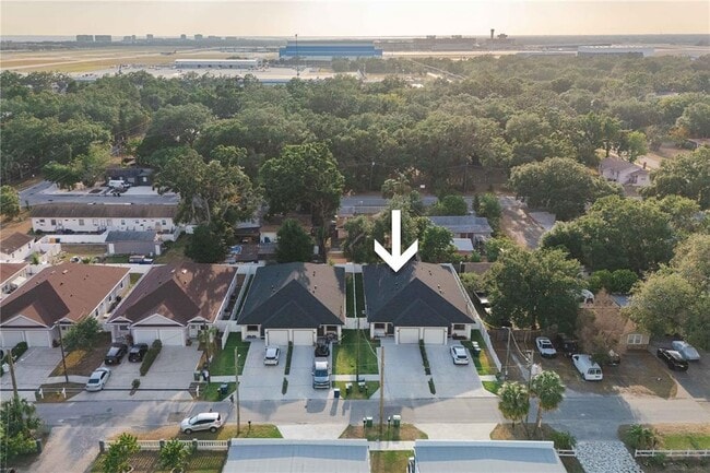 Building Photo - 4108 N Thatcher Ave