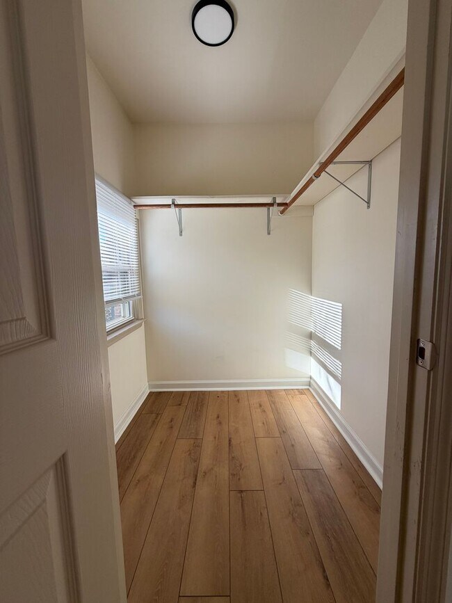 Building Photo - 4 Bedrooms with Finished Basement and Bonus Room!