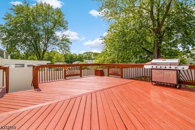 Building Photo - 237 Perry St