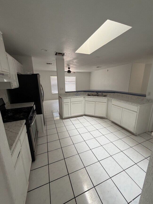 Building Photo - 12741 Bunyan Way