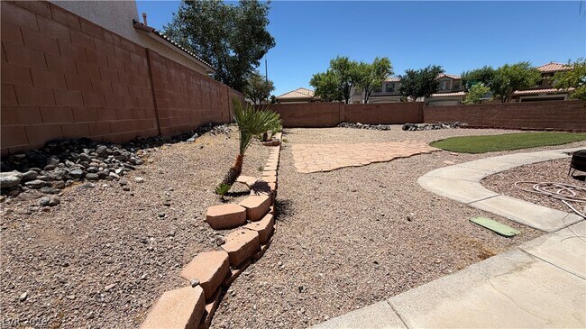 Building Photo - 2424 Predera Ave