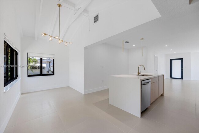 Building Photo - 4210 NW 11th Ave