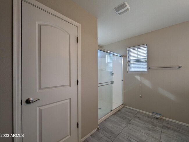 Building Photo - 1253 N 166th Ave
