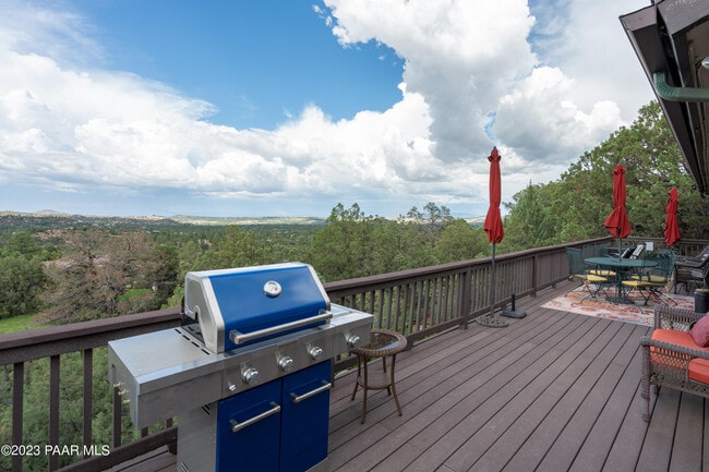 Building Photo - 647 Fiesta Ln