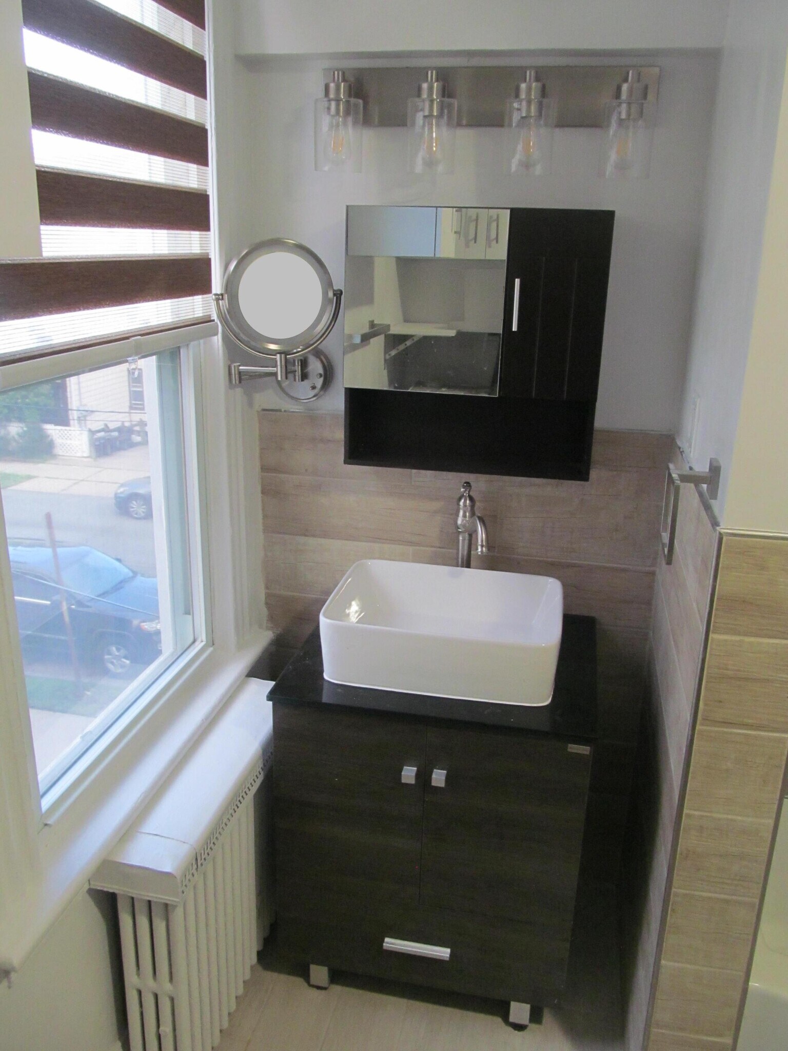 bathroom No. 1-pic 4 - 307 N 7th St