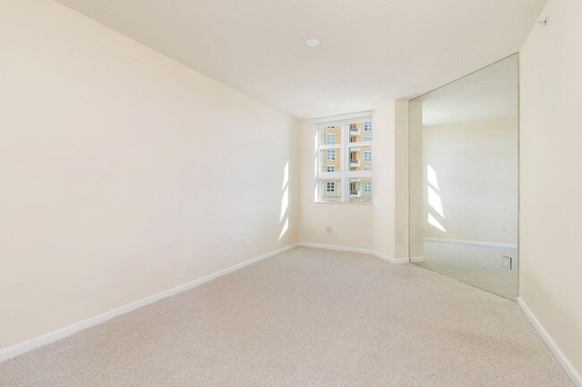 Building Photo - 403 S Sapodilla Ave