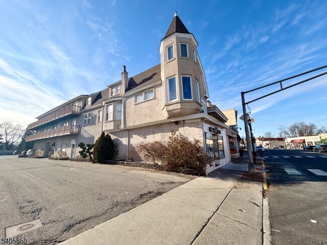 Building Photo - 336 Bloomfield Ave