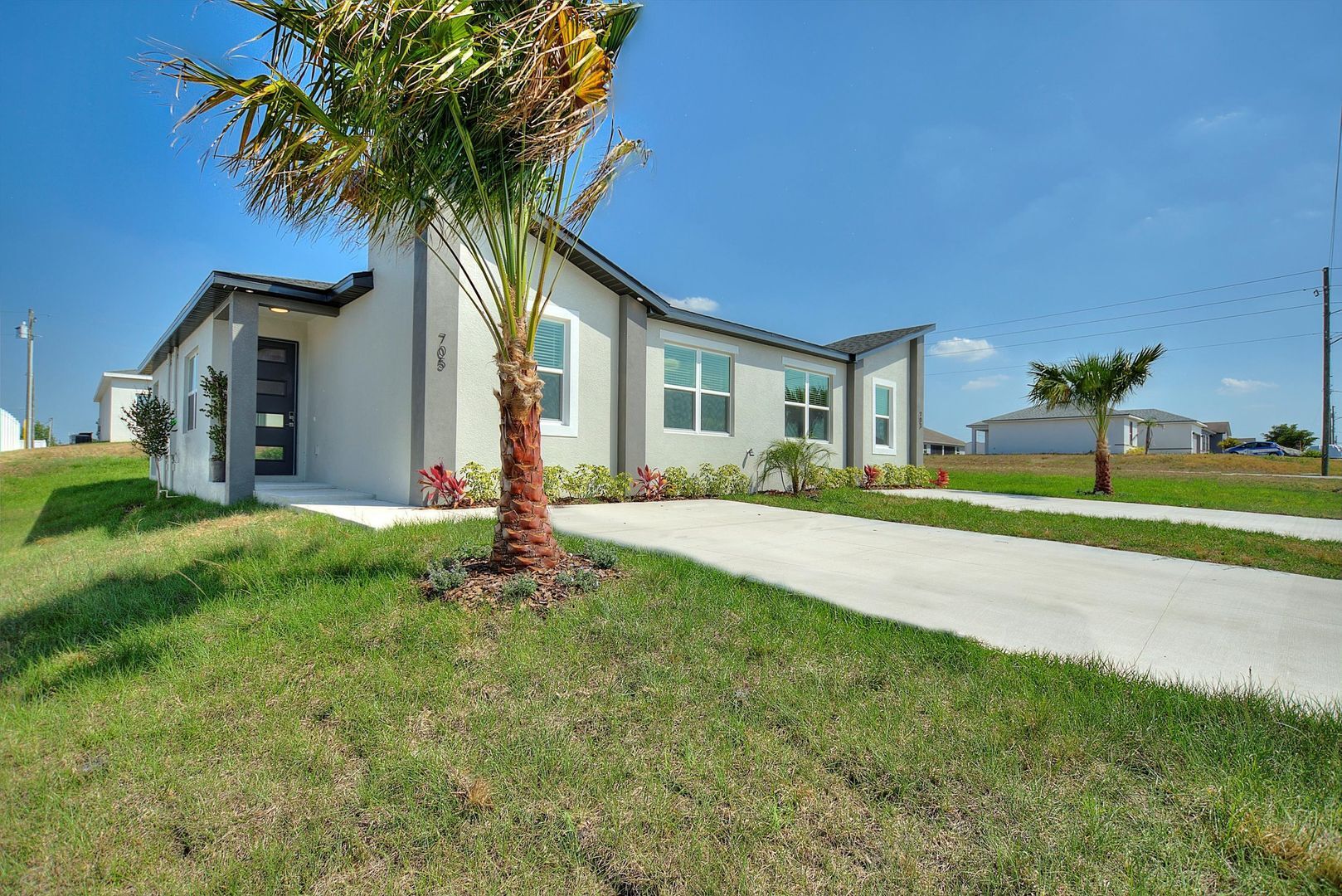 Building Photo - 705 Fraser Ct