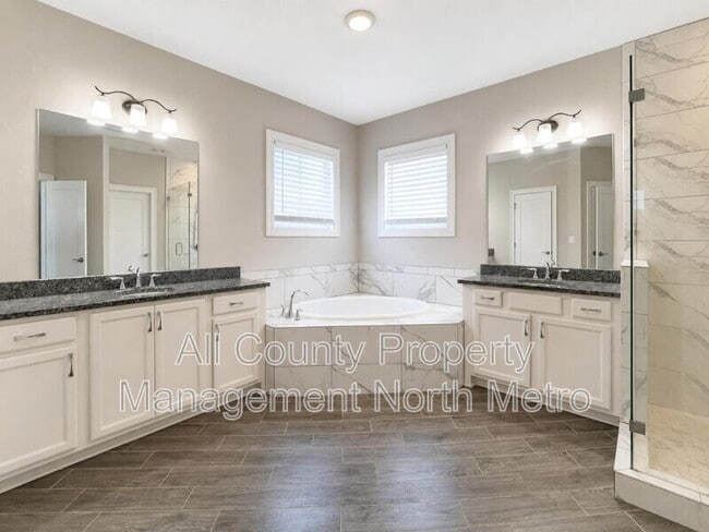 Building Photo - 2202 Haventree Ct