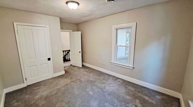 Building Photo - 3 Bed / 1 Bath Single Family Home